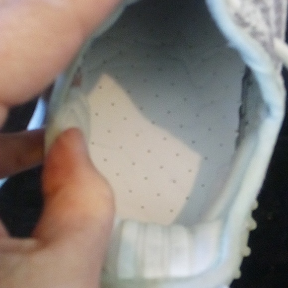 Yeezy Boost 350 V2 - White and Gray Great Condition But Insoles Replaced - Picture 7 of 8
